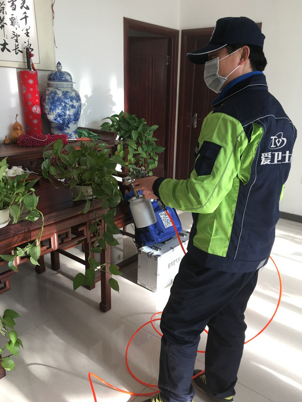 愛(ài)衛(wèi)士為永安小區(qū)進(jìn)行室內(nèi)有害氣體治理